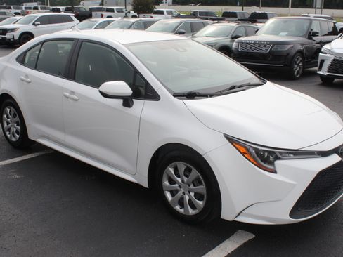 Used 2020 Toyota Corolla LE FWD image 4