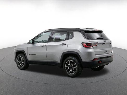 Used 2025 Jeep Compass Trailhawk AWD/4WD image 7