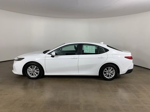 Used 2025 Toyota Camry LE image 16
