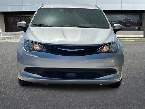 Used 2023 Chrysler Voyager LX FWD image 11