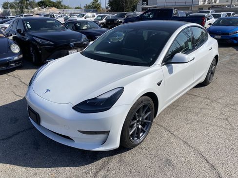 Used 2023 Tesla Model 3 Standard Range RWD image 2