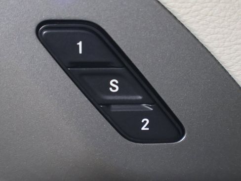 Used 2021 Chrysler Pacifica Touring-L image 31