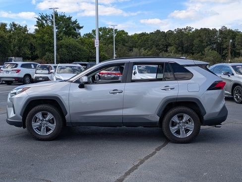 Used 2022 Toyota RAV4 XLE AWD/4WD image 8