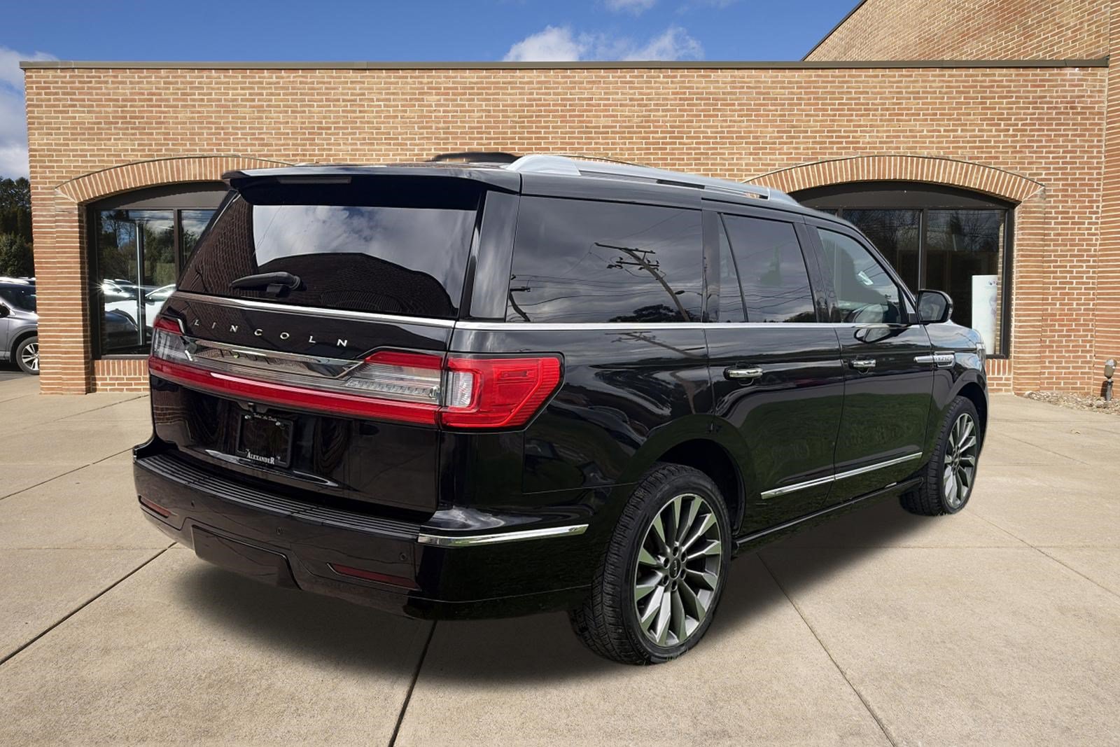 Used 2018 Lincoln Navigator Select AWD/4WD image 3