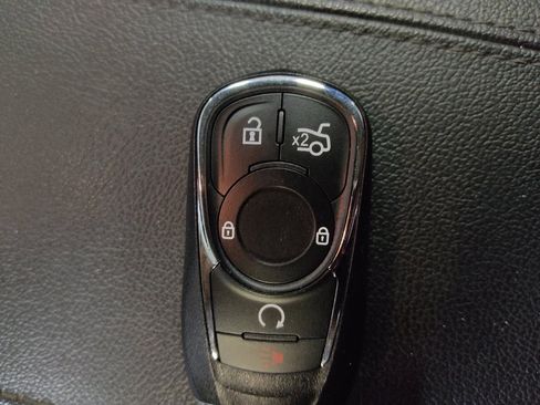 Used 2021 Buick Encore GX Essence FWD image 32