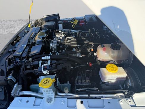 Used 2024 Jeep Wrangler Sahara w/ Safety Group image 38