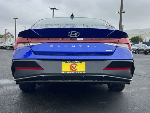 New 2025 Hyundai Elantra Limited image 10