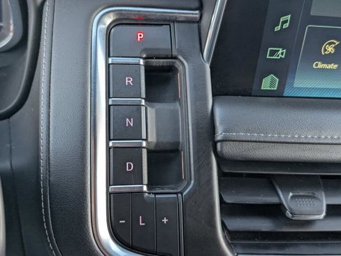 Used 2022 Chevrolet Suburban LT image 26