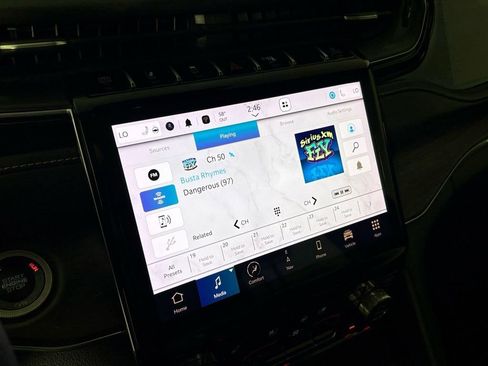 Used 2022 Jeep Grand Cherokee Overland w/ Luxury Tech Group IV image 24