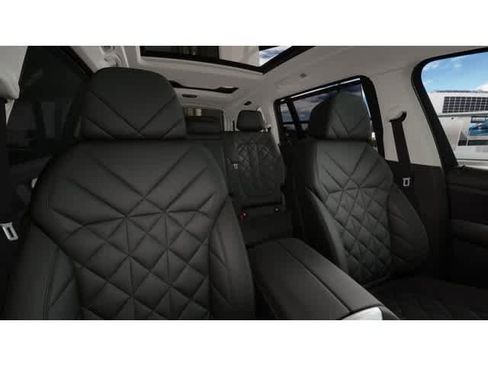 Used 2026 BMW X7 xDrive40i image 11