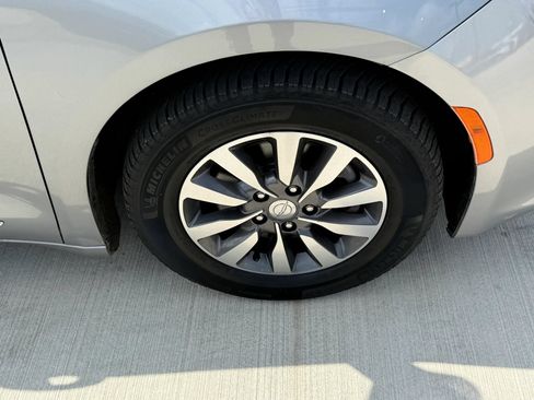 Used 2020 Chrysler Pacifica Touring-L Plus FWD image 53