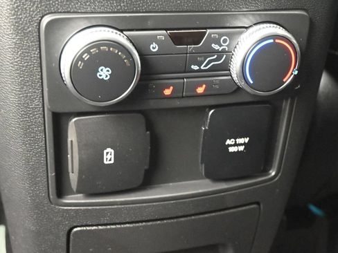 Used 2022 Ford Explorer Limited w/ Equipment Group 301A AWD/4WD image 18
