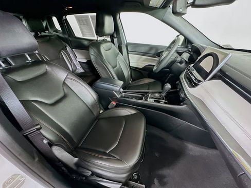 Used 2024 Jeep Compass Limited image 38