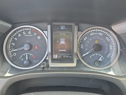 Used 2022 Toyota Tacoma SR5 RWD image 16