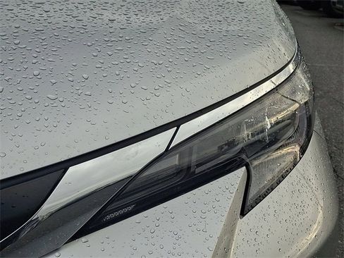 Used 2024 Toyota Sienna XLE image 9