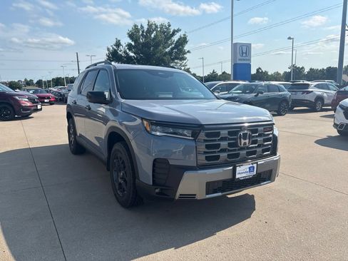 Certified 2026 Honda Pilot TrailSport image 3