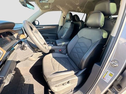 Used 2024 Volkswagen Atlas SE image 26