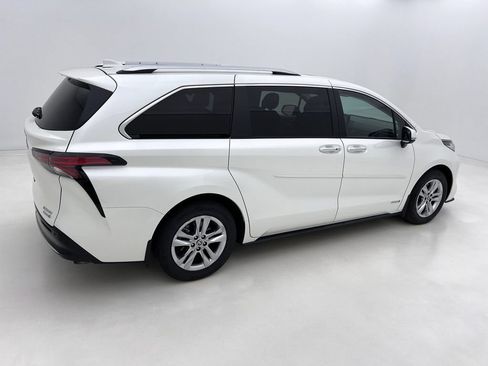 Used 2021 Toyota Sienna Limited AWD/4WD image 6