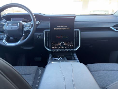 Used 2025 GMC Acadia Elevation image 11