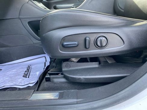 Used 2023 GMC Acadia SLT w/ Elevation Edition image 19