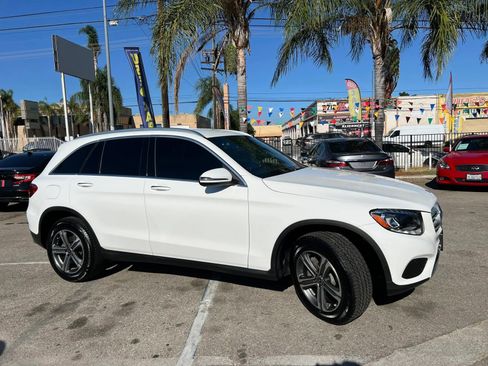 Used 2019 Mercedes-Benz GLC 300 w/ Premium Package image 4