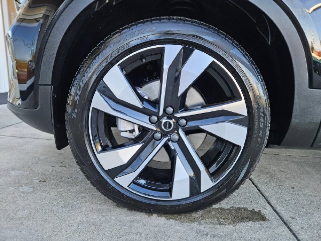 Certified 2024 Volvo XC40 B5 Plus w/ Protection Package Premier AWD/4WD image 9
