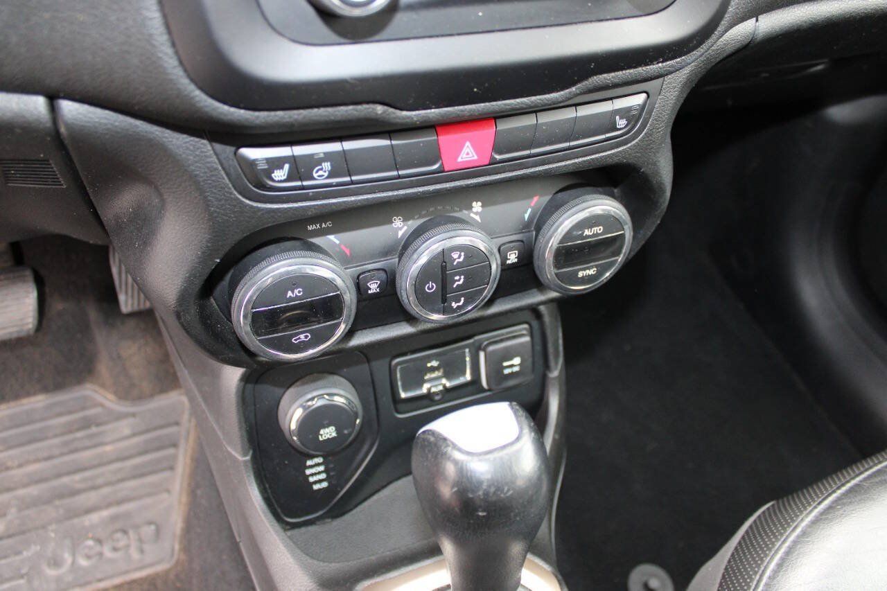 Used 2017 Jeep Renegade Limited AWD/4WD image 16