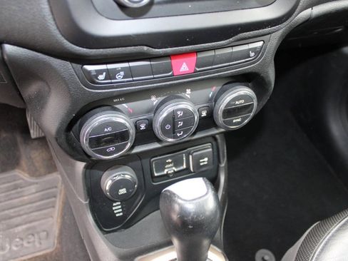 Used 2017 Jeep Renegade Limited AWD/4WD image 16