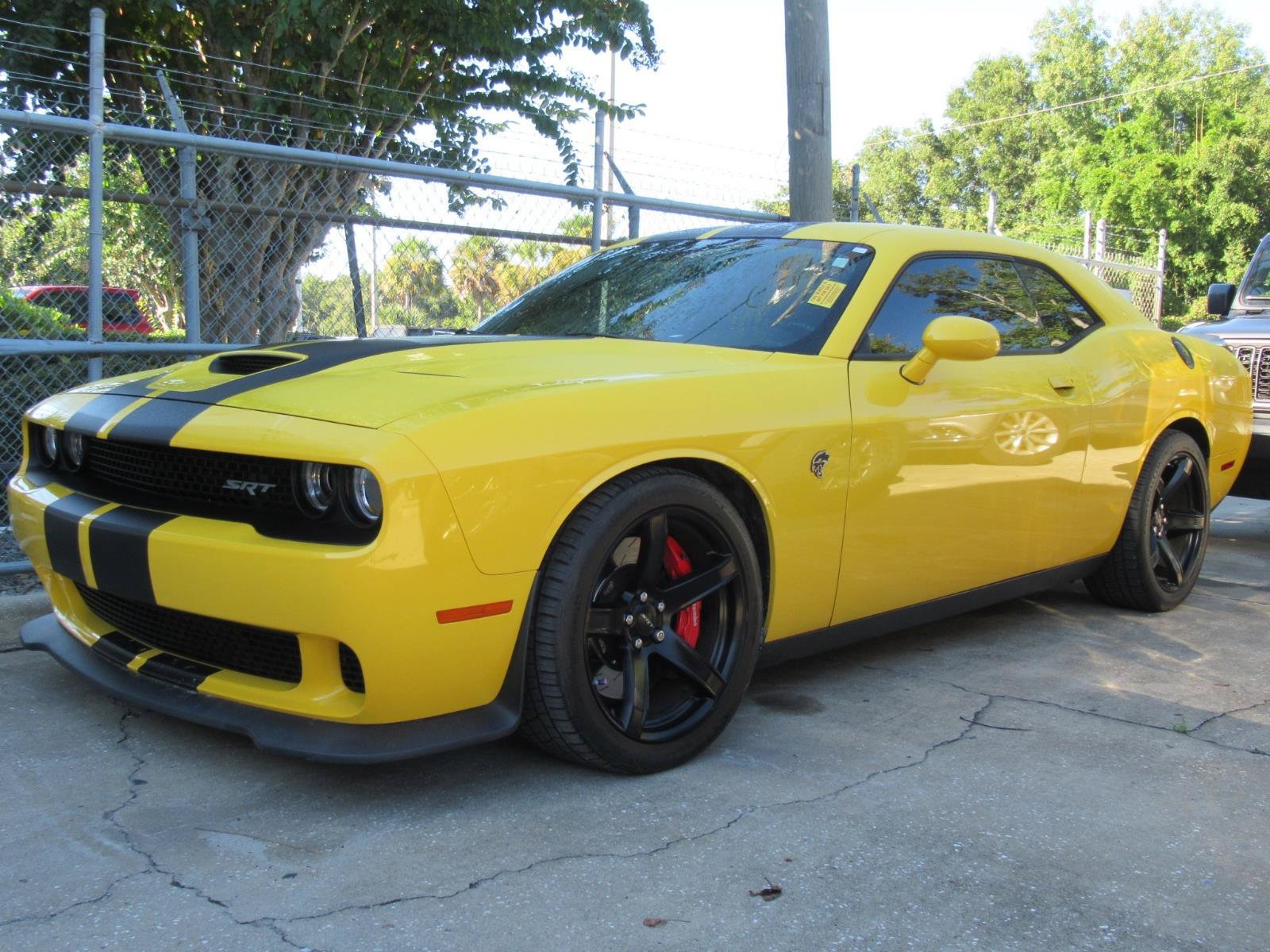 Used 2017 Dodge Challenger SRT Hellcat RWD image 2