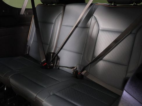 Used 2025 GMC Yukon XL AT4 w/ AT4 Premium Package image 13