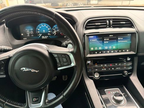 Used 2018 Jaguar F-PACE S AWD/4WD image 25