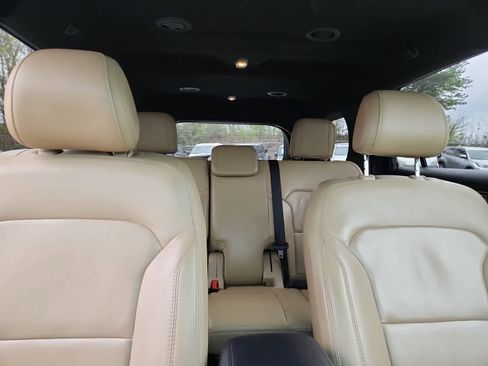 Used 2017 Ford Explorer XLT w/ Equipment Group 202A image 19