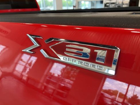 Used 2022 GMC Sierra 2500 SLT w/ SLT Preferred Package image 31