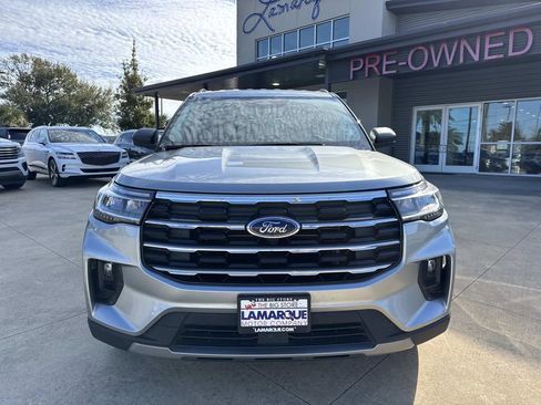 Used 2025 Ford Explorer Active w/ Active Comfort Package image 3