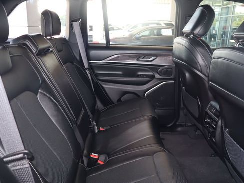 Used 2023 Jeep Grand Cherokee Overland AWD/4WD image 40