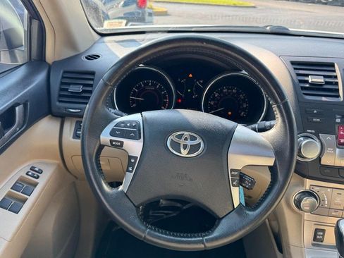Used 2011 Toyota Highlander SE w/ Tow Pkg AWD/4WD image 15