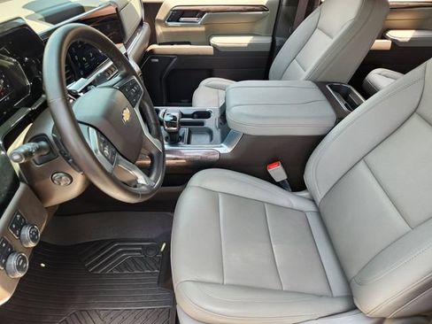 Used 2025 Chevrolet Silverado 1500 LTZ AWD/4WD image 14