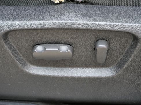 Used 2013 Chevrolet Captiva Sport LT w/ Convenience Package image 18