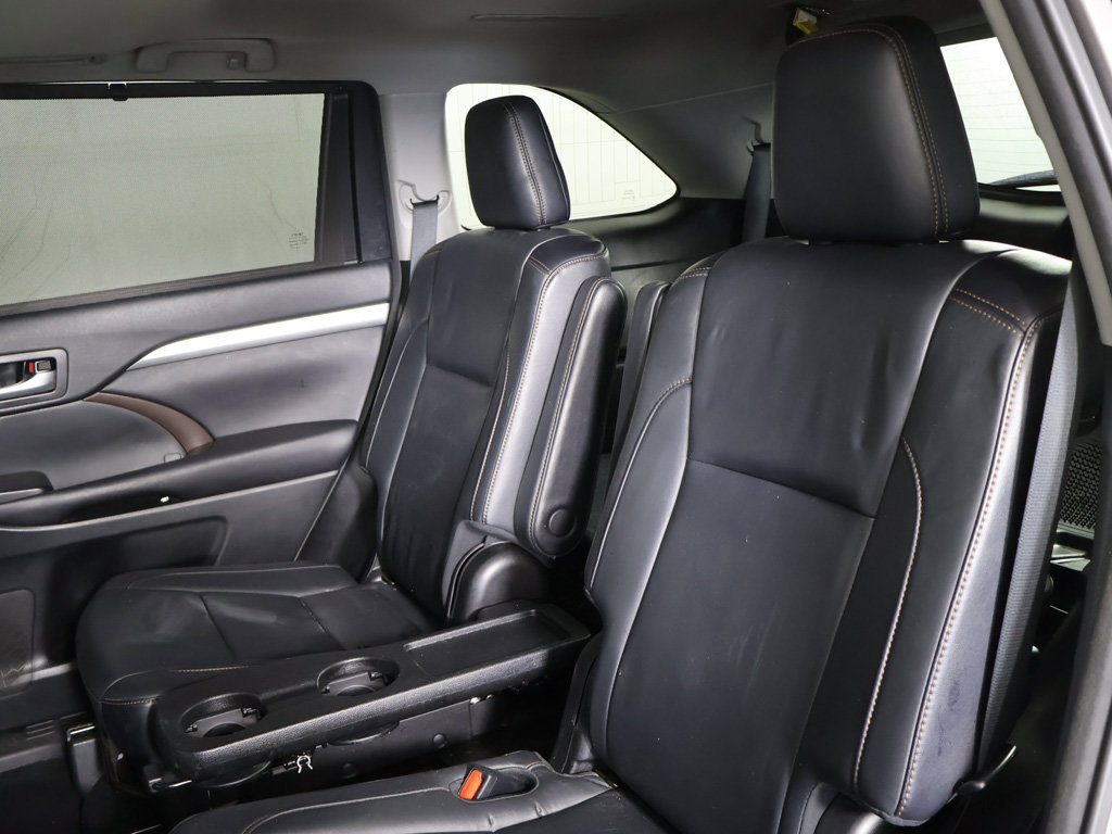 Used 2017 Toyota Highlander XLE w/ Carpet Mat Package AWD/4WD image 31