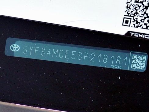 Used 2025 Toyota Corolla SE image 35