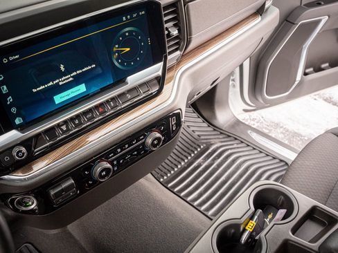 Used 2024 Chevrolet Silverado 2500 LT w/ Convenience Package image 25