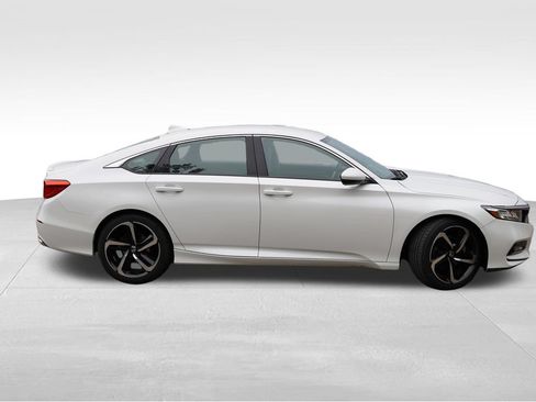 Used 2018 Honda Accord Sport image 3