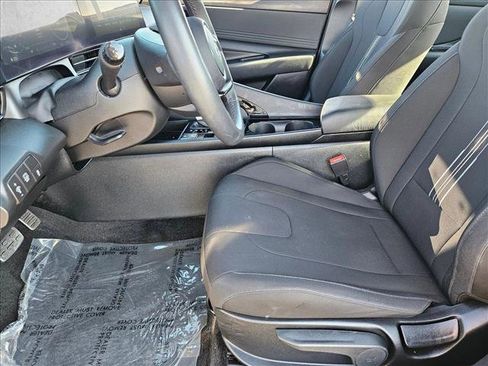 Used 2025 Hyundai Elantra SEL image 15