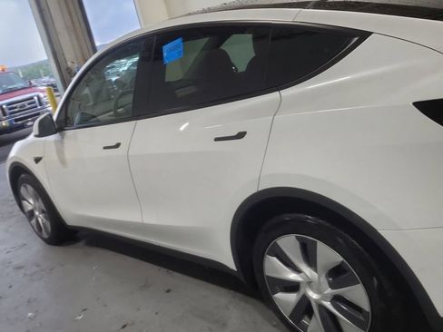 Used 2022 Tesla Model Y Long Range AWD/4WD image 4