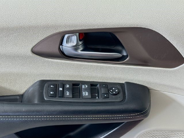 Used 2022 Chrysler Voyager LX FWD image 23
