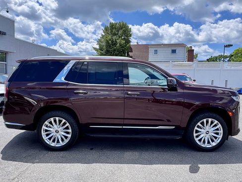 Used 2022 Cadillac Escalade Luxury AWD/4WD image 8
