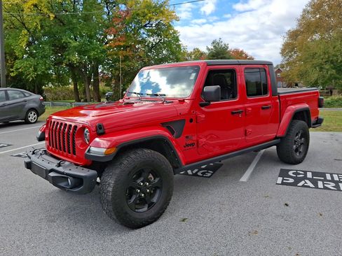 Used 2021 Jeep Gladiator Sport image 3