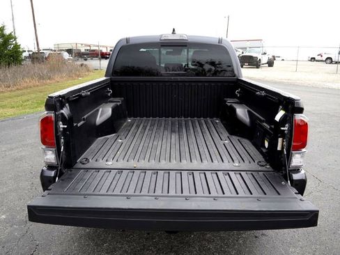 Used 2021 Toyota Tacoma TRD Off-Road image 37