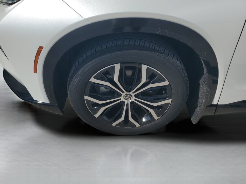 Certified 2025 Toyota Crown Signia AWD/4WD image 24