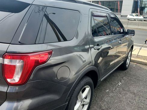 Used 2017 Ford Explorer XLT AWD/4WD image 3